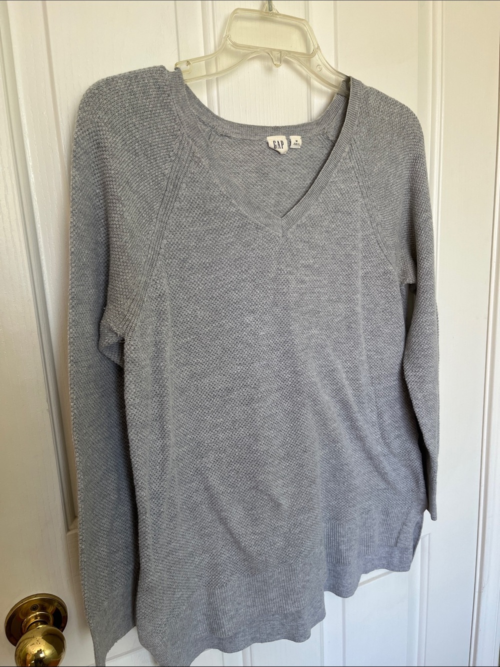 GAP Women's Heather Gray V-Neck Textured Knit Sweater